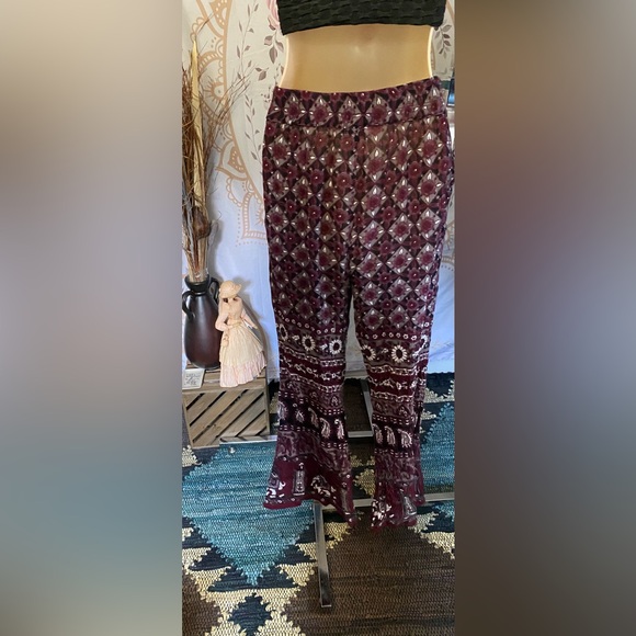 Like new Earthbound Trading Co. Floral Elephants Wide Leg Pants Small - Picture 4 of 7